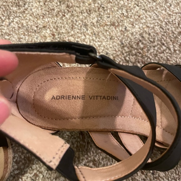 Adrienne Vittadini wedge sandals - Picture 2 of 4